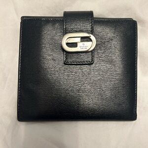 Gucci Bifold Wallet Black Textured Leather With Silver Logo Clasp Closure